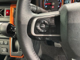 ステアリングにオーディオ操作スイッチが付いています。オーディオ画面に直接タッチしなくても操作が出来ますので、運転に集中できます。