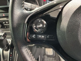 ステアリングにオーディオ操作スイッチが付いています。オーディオ画面に直接タッチしなくても操作が出来ますので、運転に集中できます。