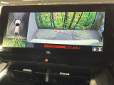 【パノラミックビューモニター】専用のカメラにより、上から見下ろしたような視点で360度クルマの周囲を確認することができます☆死角部分も確認しやすく、狭い場所での切り返しや駐車もスムーズに行えます。
