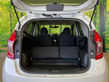 普段のお買い物や通勤、送迎等に十分な荷室スペースを確保しております。セカンドシートを倒すと、大きな荷物の積載も可能です♪