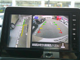 【アラウンドビューモニター】空から見下ろすような視点で、スムースな駐車と安全確認をサポートします。