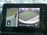 【アラウンドビューモニター】空から見下ろすような視点で、スムースな駐車と安全確認をサポートします。