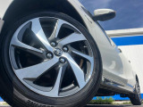 【純正アルミホイール】外観にマッチした純正アルミホイールを装着しております。各種社外アルミホイールや、スタッドレスタイヤも取扱いしております。是非ご相談ください♪