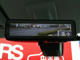 お荷物で後方が見えずらい際には液晶のルームミラーにて後方確認可能です♪勿論通常時は通常の鏡使用も可能です♪