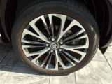 215/50-18トヨタ純正アルミホイール付き。