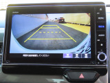 リアワイドカメラシステム!従来の視野に加えて、後方側方を約180&deg;まで見えるワイドビューと、後方を真上から見たような視野で駐車時などに便利なトップダウンビューの3つの視野があります!