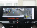 パノラミックビューモニター&バックモニター♪車両の前後左右に搭載した4つのカメラの映像を合成し、車を真上から見ているような映像を表示♪