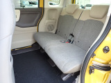◆2列目シートも足元ゆったりで快適に座って頂けます。チャイルドシートの取り付けにも対応しております。後部座席にお乗りの方も快適にお出掛け出来ます。