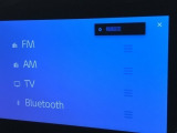 Bluetooth(ブルートゥース)接続機能付き。スマートフォンなどからお気に入りの音楽をワイヤレス再生できます。ドライブがさらに楽しくなりますね。