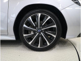 純正18インチアルミホイール装備・タイヤサイズ225/45R18