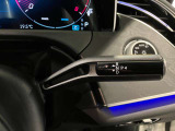 メルセデスベンツでは殆どが電子コラムシフトを採用しており、前進後退の切り替えをスムーズに行うことが出来ます。