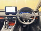 RAV4ならではの見晴らしのよい前方視界で、快適なドライブをお楽しみいただけます。
