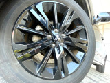 【純正18インチアルミホイール】外観にマッチした純正アルミホイールを装着しております。各種社外アルミホイールや、スタッドレスタイヤも取扱いしております。是非ご相談ください♪