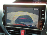 バックガイドモニターで、後方を確認しながら安心して駐車することができます。運転初心者も熟練者も必須の機能ですよ!