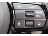 安全運転支援システムHonda SENSINGを搭載。衝突軽減ブレーキや、誤発進抑制機能、アダプティブクルーズコントロール、車線維持など複数の先進技術で安心・快適なドライブをサポートします。