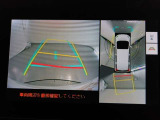 パノラミックビューモニター付きです。車両を上から見たような映像をモニター画面に表示。運転席からの目視では見にくい、車両周辺の状況をリアルタイムでしっかり確認できます。