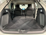 リアシートを倒すと、ラゲッジスペースを広くお使いいただけます!