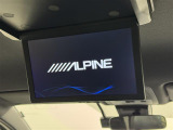 【ALPINE・フリップダウンモニター】アルパイン製10.1インチ後席モニター装着。家族や仲間との長距離ドライブも、このモニターがあればさらに盛り上がりますね!
