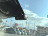 万が一の瞬間も、純正ドラレコで安心。事故やトラブル、あおり運転の記録をしっかり残してくれるから、後の手続きもスムーズに。映像で残せる安心はドライバーにとって何よりの心の支え。安全運転の新常識です。