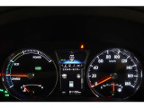 とっても見やすいメーターです。夜間時はラグジュアリーな気分にさせてくれる照明が魅力ですので、夜のドライブも楽しみになりますよ♪