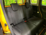 後部座席も気になるようなキズ・汚れやへたり等、大きなダメージはなく、良好な状態です。