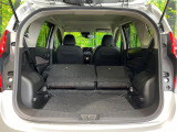 普段のお買い物や通勤、送迎等に十分な荷室スペースを確保しております。セカンドシートを倒すと、大きな荷物の積載も可能です♪