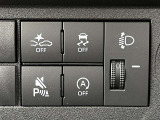 スマートアシストOFFスイッチ、コーナーセンサーブザーOFFスイッチ、VSC・TRC OFFスイッチ、エコアイドルOFFスイッチ、手動光軸調整ダイヤル。