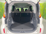 普段のお買い物や通勤、送迎等に十分な荷室スペースを確保しております。セカンドシートを倒すと、大きな荷物の積載も可能です♪