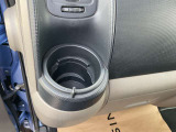 運転席・助手席にドリンクホルダー付いています。