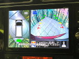 【アラウンドビューモニター】専用のカメラにより、上から見下ろしたような視点で360度クルマの周囲を確認することができます☆死角部分も確認しやすく、狭い場所での切り返しや駐車もスムーズに行えます。