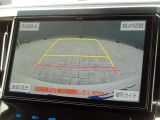 バックガイドモニターで、後方を確認しながら安心して駐車することができます。運転初心者も熟練者も必須の機能ですよ!