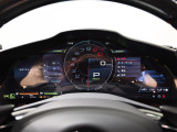 フロントにはトランクスペースを確保しており、ドライブ時の荷物にも対応可能です。