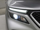 消費電力の少ないLEDヘッドランプを採用。豊かな光質と、自然光に近い光質で、夜間のドライブの安全をサポートします。