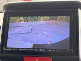 【バックカメラ】駐車時に後方がリアルタイム映像で確認できます。大型商業施設や立体駐車場での駐車時や、夜間のバック時に大活躍!運転スキルに関わらず、今や必須となった装備のひとつです!