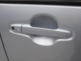 ドアハンドル リクエストスイッチでドアロックの開閉が可能です。