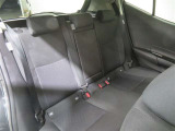 後列シートも足元のスペースに余裕があり、快適にお乗りいただけます♪