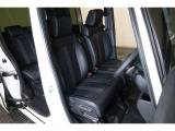 すわり心地の良い運転席・助手席です。長時間のドライブの疲れ軽減に貢献します。どうぞ快適なドライブを♪
