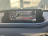 【360&deg;ビューモニター】  とても分かりやすい、クルマの上から見下ろしたような映像で、駐車サポートをしてくれます。
