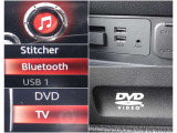 BluetoothやUSBは勿論、CD,TV、DVD搭載!