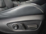 パワーシート搭載。微妙な調整が手軽にでき、ピッタリのポジションで運転することが可能です。