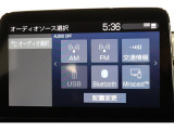 純正ディスプレイオーディオを装備。Bluetooth対応でお手持ちのスマートフォンからお気に入りの音楽の再生も可能。