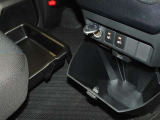便利な収納ポケット、小物入れを各所に配置しています。シートヒーターも装備しています。