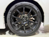 ホイールだけでも車のイメージがかなり変わりますね。