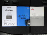 カギをバッグやポケットに入れたままでもドアロックの開閉やエンジン始動ができる『スマートキー』付き!暗くなってもキー穴を捜す必要が無くとっても便利ですから人気の装備です!
