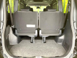 普段のお買い物や通勤、送迎等に十分な荷室スペースを確保しております。セカンドシートを倒すと、大きな荷物の積載も可能です♪