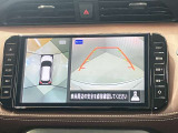 【アラウンドビューモニター】車を上から見下ろしているかのような映像で周囲の状況がひと目で確認、狭い駐車場に駐車するときも安心です♪