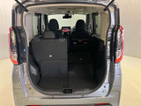 【ラゲッジルーム】後部座席を倒せば大きな荷物も積むことが出来ます!!大きなゴルフバックなどもつめます。