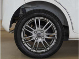 【アルミホイール】外観にマッチしたアルミホイールを装着しております。ノーマルタイヤ、スタッドレスタイヤも広島マツダにお任せください。