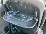 後席シートテーブル、ドリンクホルダー