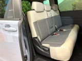 後部座席も気になるようなキズ・汚れやへたり等、大きなダメージはなく、良好な状態です。
